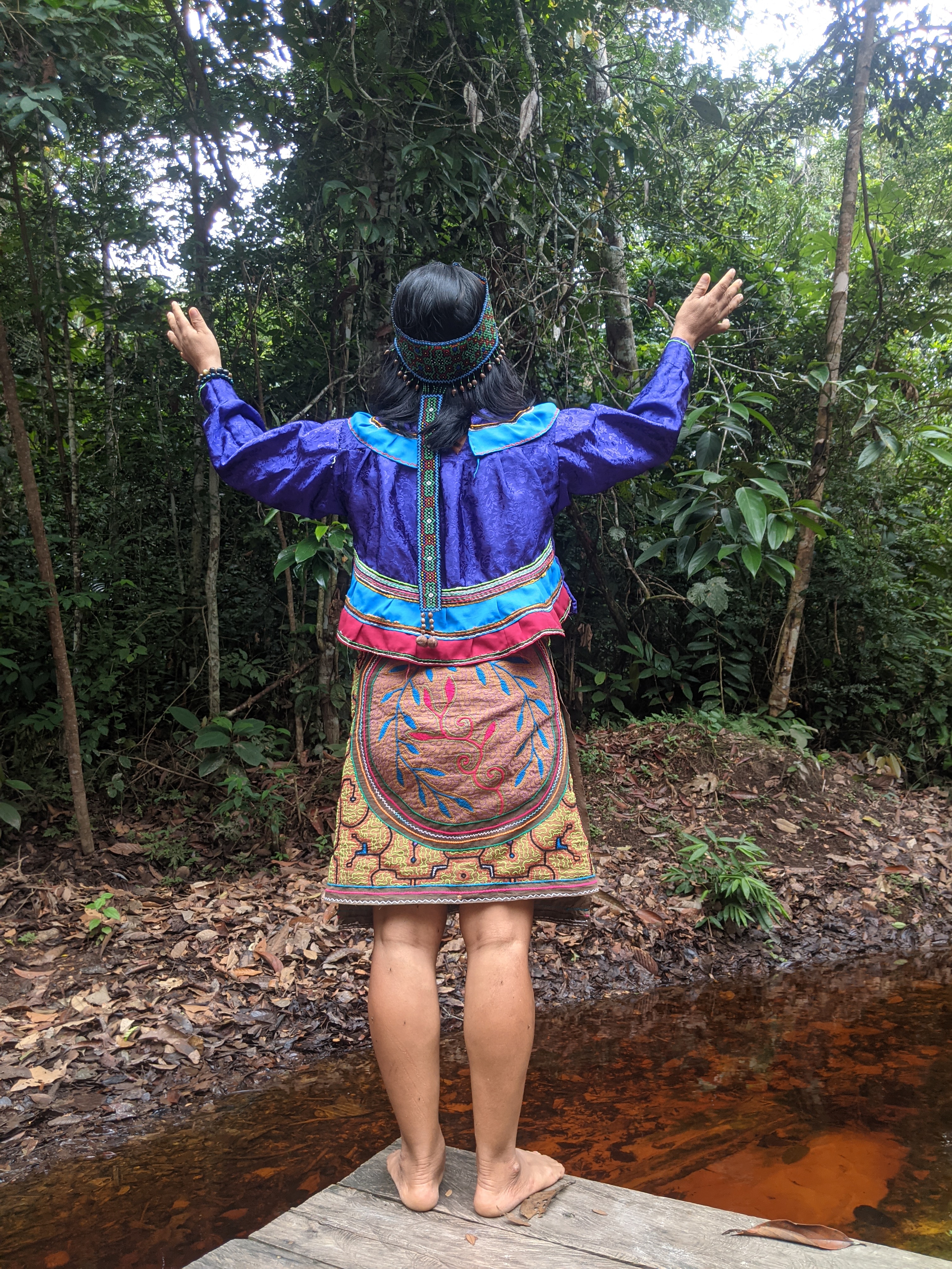 Maestra Eunice in ceremony — calling the spirits of the Amazon